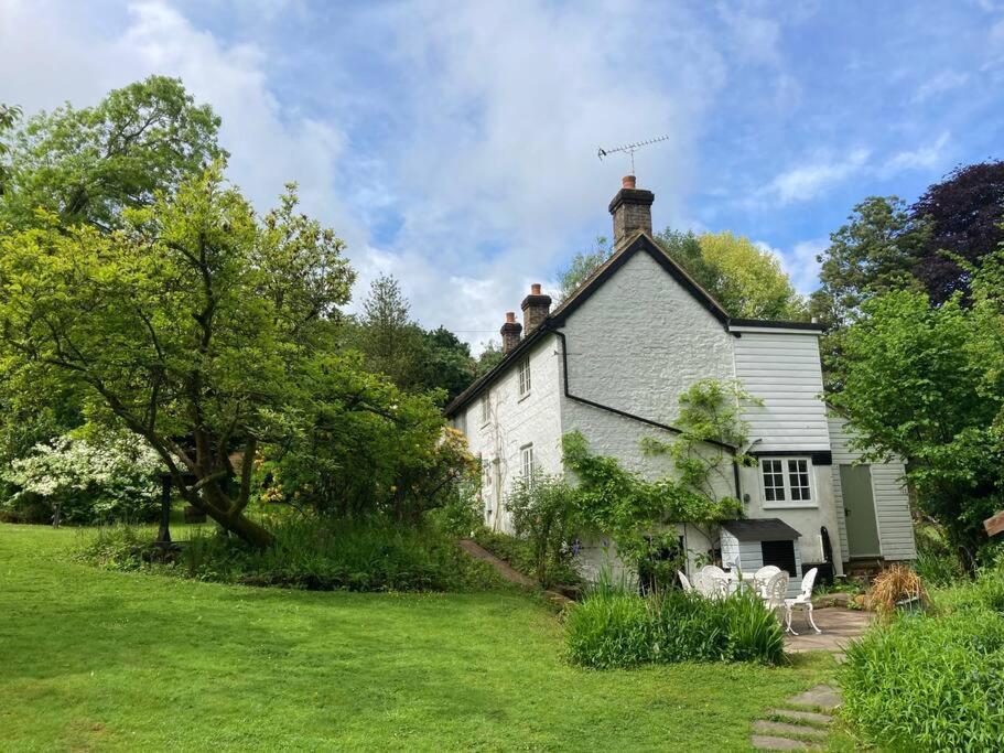 Ashdown Forest Character Cottage, 18Th Century Кроуборо Екстер'єр фото